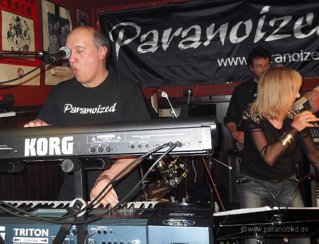 Podium 2010-05-2813.jpg - Wieviele Tasten spielt Bernhard gerade mit seiner linken Hand?